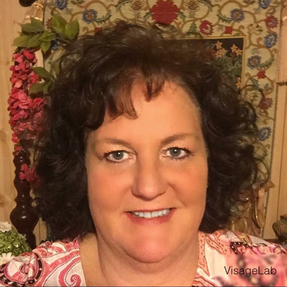 Meet your Posher, Lora